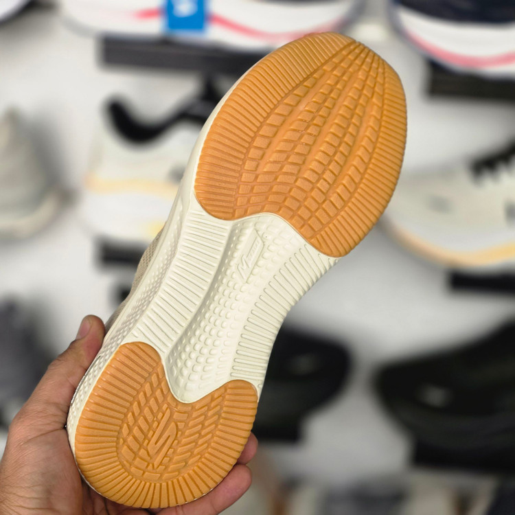 کتونی مستر کوالیتی اسکیچرز اسلیپ اینس/ بدون بند/ سبک و طبی و راحت /Skechers Slip _Ins Ultra Go Sole Memory Foam /سایز ۴۰ تا ۴۵/ساخت ویتنام /فروش تکی و عمده