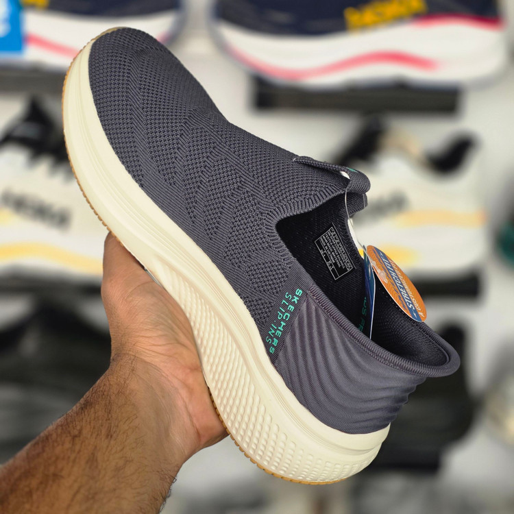 کتونی مستر کوالیتی اسکیچرز اسلیپ اینس/ بدون بند/ سبک و طبی و راحت /Skechers Slip _Ins Ultra Go Sole Memory Foam /سایز ۴۰ تا ۴۵/ساخت ویتنام /فروش تکی و عمده