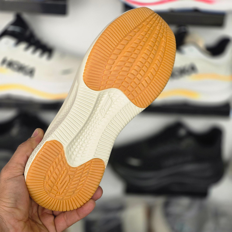 کتونی مستر کوالیتی اسکیچرز اسلیپ اینس/ بدون بند/ سبک و طبی و راحت /Skechers Slip _Ins Ultra Go Sole Memory Foam /سایز ۴۰ تا ۴۵/ساخت ویتنام /فروش تکی و عمده