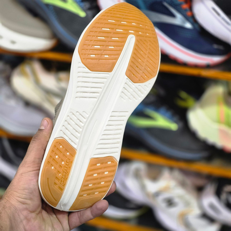 کتونی ویتنامی اسکیچرز اسلیپ اینس/ بدون بند/ سبک و طبی و راحت /Skechers Slip _Ins/سایز ۴۰الی۴۵/ساخت ویتنام/فروش تکی و عمده/ضمانت کیفیت کالا