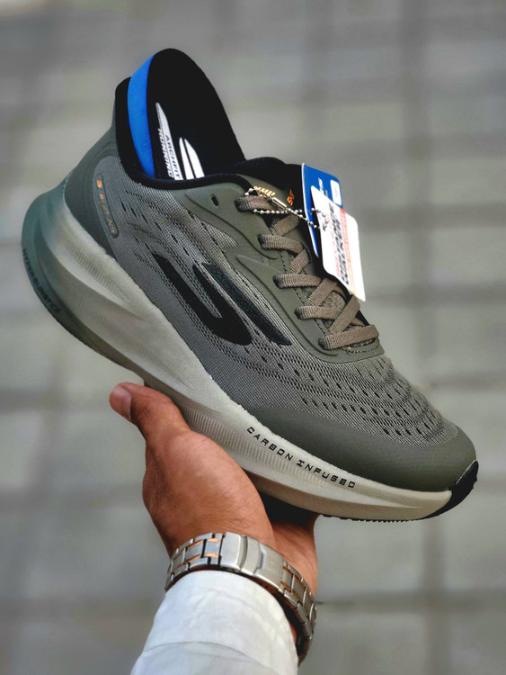 کتونی مسترکوالیتی اسکیچرزهایپربرست کربن رانینگ و پیاده رویی/Skechers Hyper Burst Carbon/ساخت ویتنام/سایز ۴۰ ۴۱ ۴۲ ۴۳ ۴۴ ۴۵/فروش تکی و عمده/ضمانت کیفیت کالا