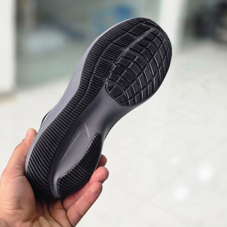 کتونی نایک مسترکوالیتی ایرزوم Nike Air Zoom /ساخت ویتنام/سایز ۴۱ الی ۴۵/ضمانت اصالت کالا/فروش تکی و عمده/