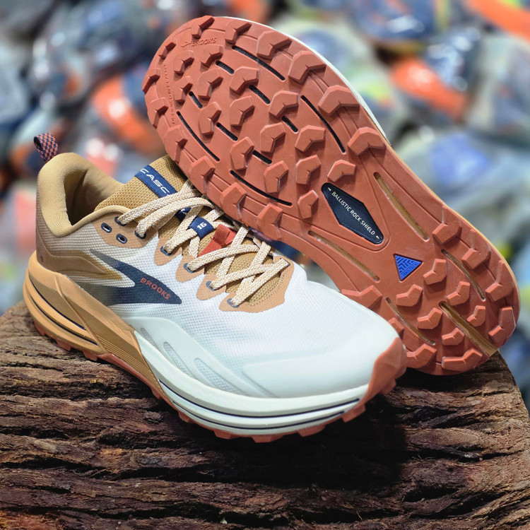 کتونی رانینگ و پیاده رویی بروکس کاسکادیا 16/Brooks cascadia16/ساخت ویتنام/کیفیت مسترکوالیتی A/سایز ۴۳/تضمین کیفیت کالا