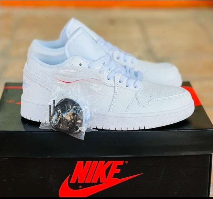 کتونی نایک ایر جردن 1/سایز ۳۷ ۳۸ ۳۹ ۴۰/Nike Air Jordan 1/ ساخت ویتنام/فروش تکی و عمده