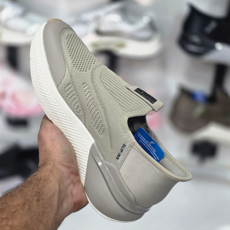 کتونی طبی اسکیچرز بدون بند اسلیپ اینس/سبک و طبی و راحت/Skechers Slip _Ins Ultra Go Sole Memory Foam /سایز ۴۰ ۴۱ ۴۲ ۴۳ ۴۴ ۴۵/ساخت ویتنام /فروش تکی و عمده/ضمانت اصالت کالا