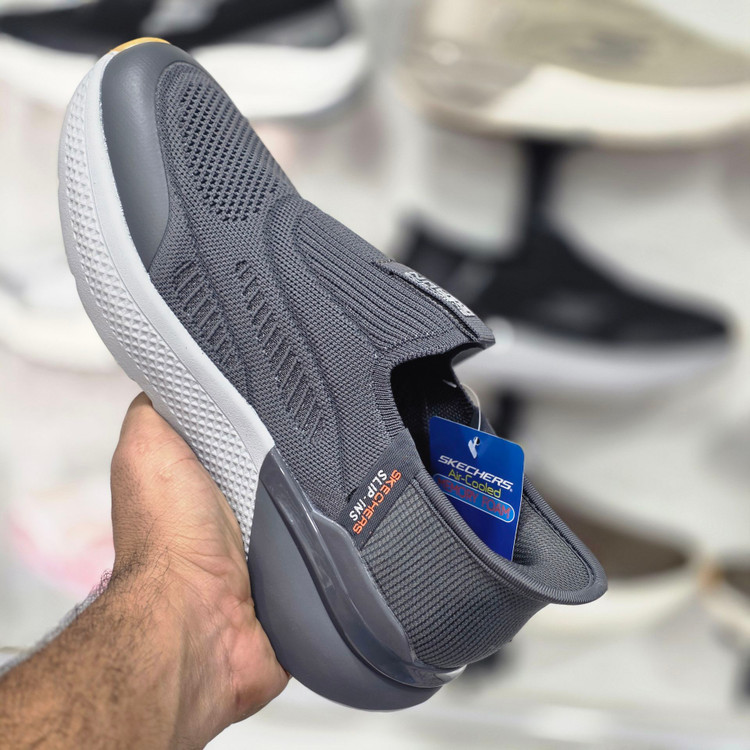 کتونی طبی اسکیچرز بدون بند اسلیپ اینس/سبک و طبی و راحت/Skechers Slip _Ins Ultra Go Sole Memory Foam /سایز ۴۰ ۴۱ ۴۲ ۴۳ ۴۴ ۴۵/ساخت ویتنام /فروش تکی و عمده/ضمانت اصالت کالا