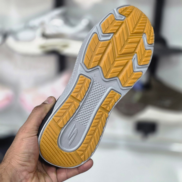 کتونی طبی اسکیچرز بدون بند اسلیپ اینس/سبک و طبی و راحت/Skechers Slip _Ins Ultra Go Sole Memory Foam /سایز ۴۰ ۴۱ ۴۲ ۴۳ ۴۴ ۴۵/ساخت ویتنام /فروش تکی و عمده/ضمانت اصالت کالا