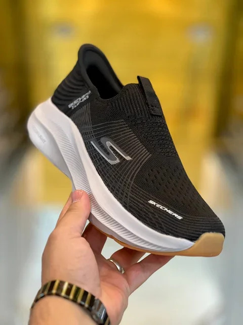 کتونی طبی اسکیچرز بدون بند اسلیپ اینس/سبک و طبی و راحت/Skechers Slip _Ins Ultra Go Sole Memory Foam /سایز ۴۰ ۴۱ ۴۲ ۴۳ ۴۴ ۴۵/ساخت ویتنام /فروش تکی و عمده/ضمانت اصالت کالا