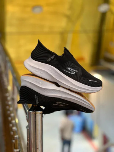 کتونی طبی اسکیچرز بدون بند اسلیپ اینس/سبک و طبی و راحت/Skechers Slip _Ins Ultra Go Sole Memory Foam /سایز ۴۰ ۴۱ ۴۲ ۴۳ ۴۴ ۴۵/ساخت ویتنام /فروش تکی و عمده/ضمانت اصالت کالا