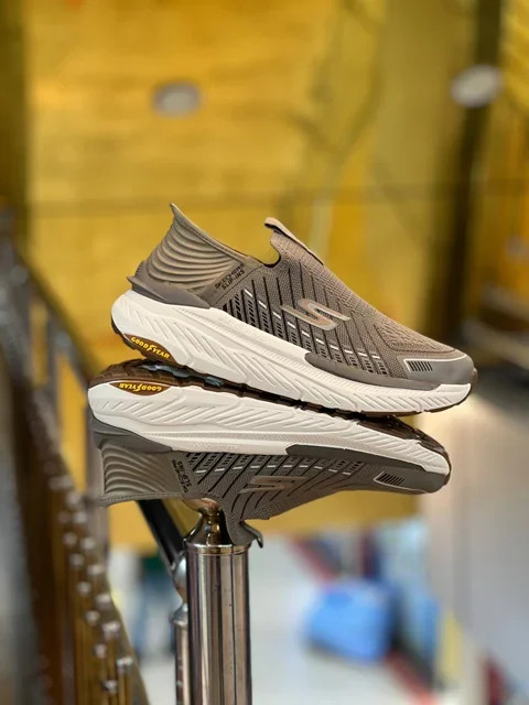 کتونی طبی اسکیچرز بدون بند اسلیپ اینس/سبک و طبی و راحت/Skechers Slip _Ins Ultra Go Sole Memory Foam /سایز ۴۰ ۴۱ ۴۲ ۴۳ ۴۴ ۴۵/ساخت ویتنام /فروش تکی و عمده/ضمانت اصالت کالا