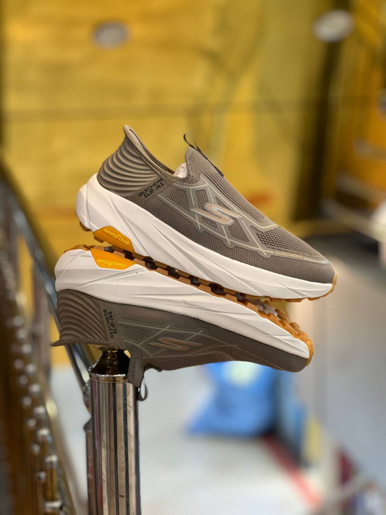 کتونی طبی اسکیچرز بدون بند اسلیپ اینس/سبک و طبی و راحت/Skechers Slip _Ins Ultra Go Sole Memory Foam /سایز ۴۰ ۴۱ ۴۲ ۴۳ ۴۴ ۴۵/ساخت ویتنام /فروش تکی و عمده/ضمانت اصالت کالا