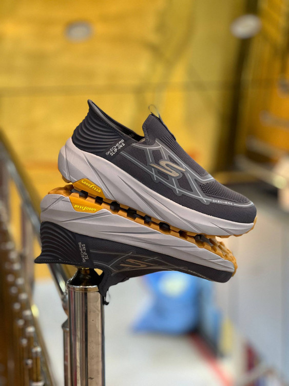 کتونی طبی اسکیچرز بدون بند اسلیپ اینس/سبک و طبی و راحت/Skechers Slip _Ins Ultra Go Sole Memory Foam /سایز ۴۰ ۴۱ ۴۲ ۴۳ ۴۴ ۴۵/ساخت ویتنام /فروش تکی و عمده/ضمانت اصالت کالا
