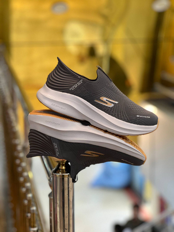 کتونی طبی اسکیچرز بدون بند اسلیپ اینس/سبک و طبی و راحت/Skechers Slip _Ins Ultra Go Sole Memory Foam /سایز ۴۰ ۴۱ ۴۲ ۴۳ ۴۴ ۴۵/ساخت ویتنام /فروش تکی و عمده/ضمانت اصالت کالا