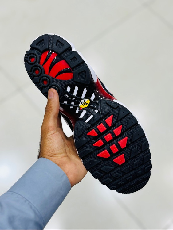 کتونی نایک ایرمکس پلاس تی ان/ساخت ویتنام/سایز 40 ۴۱ ۴۲ ۴۳ ۴۴ ۴۵ /NIKE AIR MAX PLUS TN/فروش تکی و عمده/ضمانت اصالت کالا