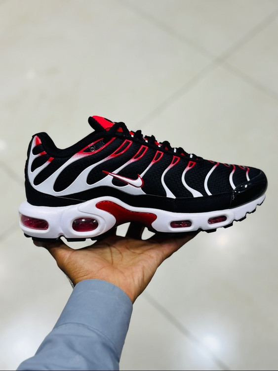 کتونی نایک ایرمکس پلاس تی ان/ساخت ویتنام/سایز 40 ۴۱ ۴۲ ۴۳ ۴۴ ۴۵ /NIKE AIR MAX PLUS TN/فروش تکی و عمده/ضمانت اصالت کالا