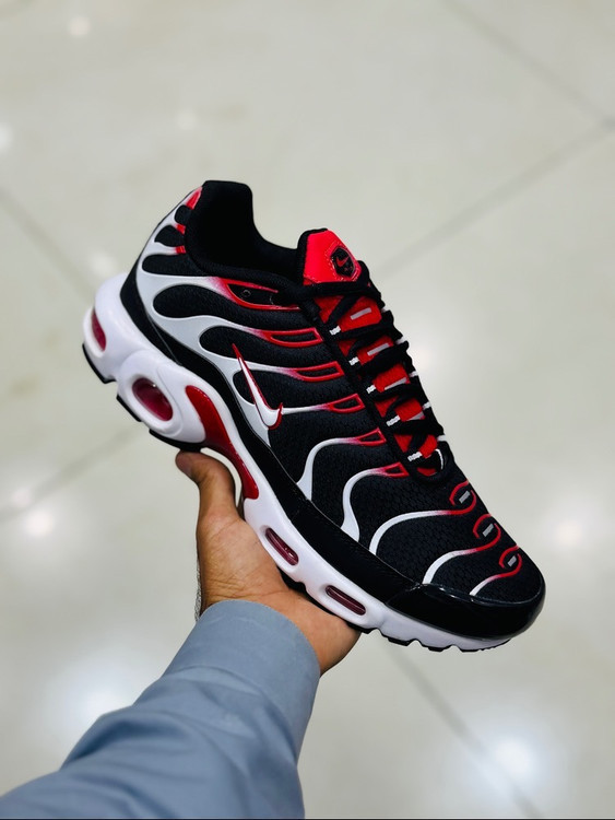 کتونی نایک ایرمکس پلاس تی ان/ساخت ویتنام/سایز 40 ۴۱ ۴۲ ۴۳ ۴۴ ۴۵ /NIKE AIR MAX PLUS TN/فروش تکی و عمده/ضمانت اصالت کالا