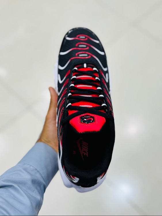 کتونی نایک ایرمکس پلاس تی ان/ساخت ویتنام/سایز 40 ۴۱ ۴۲ ۴۳ ۴۴ ۴۵ /NIKE AIR MAX PLUS TN/فروش تکی و عمده/ضمانت اصالت کالا