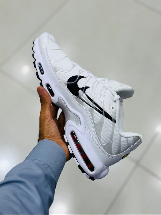 کتونی نایک ایرمکس پلاس تی ان/ساخت ویتنام/سایز 40 ۴۱ ۴۲ ۴۳ ۴۴ ۴۵ /NIKE AIR MAX PLUS TN/فروش تکی و عمده/ضمانت اصالت کالا