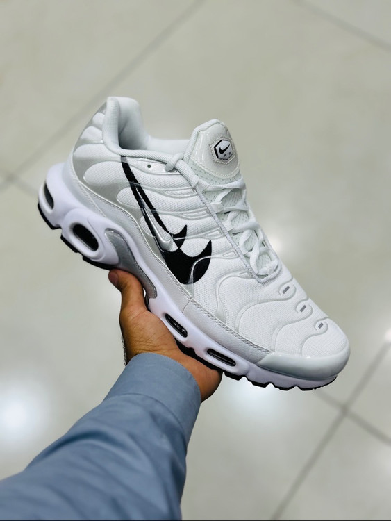کتونی نایک ایرمکس پلاس تی ان/ساخت ویتنام/سایز 40 ۴۱ ۴۲ ۴۳ ۴۴ ۴۵ /NIKE AIR MAX PLUS TN/فروش تکی و عمده/ضمانت اصالت کالا