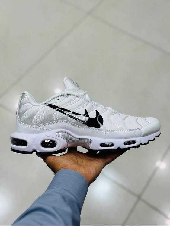 کتونی نایک ایرمکس پلاس تی ان/ساخت ویتنام/سایز 40 ۴۱ ۴۲ ۴۳ ۴۴ ۴۵ /NIKE AIR MAX PLUS TN/فروش تکی و عمده/ضمانت اصالت کالا