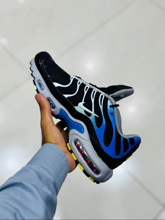 کتونی نایک ایرمکس پلاس تی ان/ساخت ویتنام/سایز 40 ۴۱ ۴۲ ۴۳ ۴۴ ۴۵ /NIKE AIR MAX PLUS TN/فروش تکی و عمده/ضمانت اصالت کالا