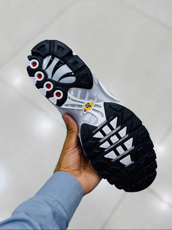 کتونی نایک ایرمکس پلاس تی ان/ساخت ویتنام/سایز 40 ۴۱ ۴۲ ۴۳ ۴۴ ۴۵ /NIKE AIR MAX PLUS TN/فروش تکی و عمده/ضمانت اصالت کالا