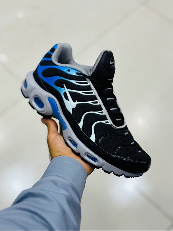 کتونی نایک ایرمکس پلاس تی ان/ساخت ویتنام/سایز 40 ۴۱ ۴۲ ۴۳ ۴۴ ۴۵ /NIKE AIR MAX PLUS TN/فروش تکی و عمده/ضمانت اصالت کالا