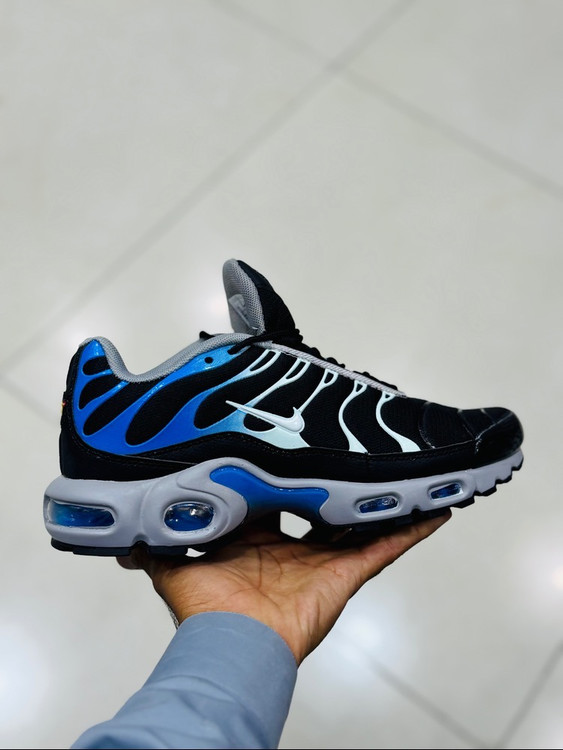 کتونی نایک ایرمکس پلاس تی ان/ساخت ویتنام/سایز 40 ۴۱ ۴۲ ۴۳ ۴۴ ۴۵ /NIKE AIR MAX PLUS TN/فروش تکی و عمده/ضمانت اصالت کالا