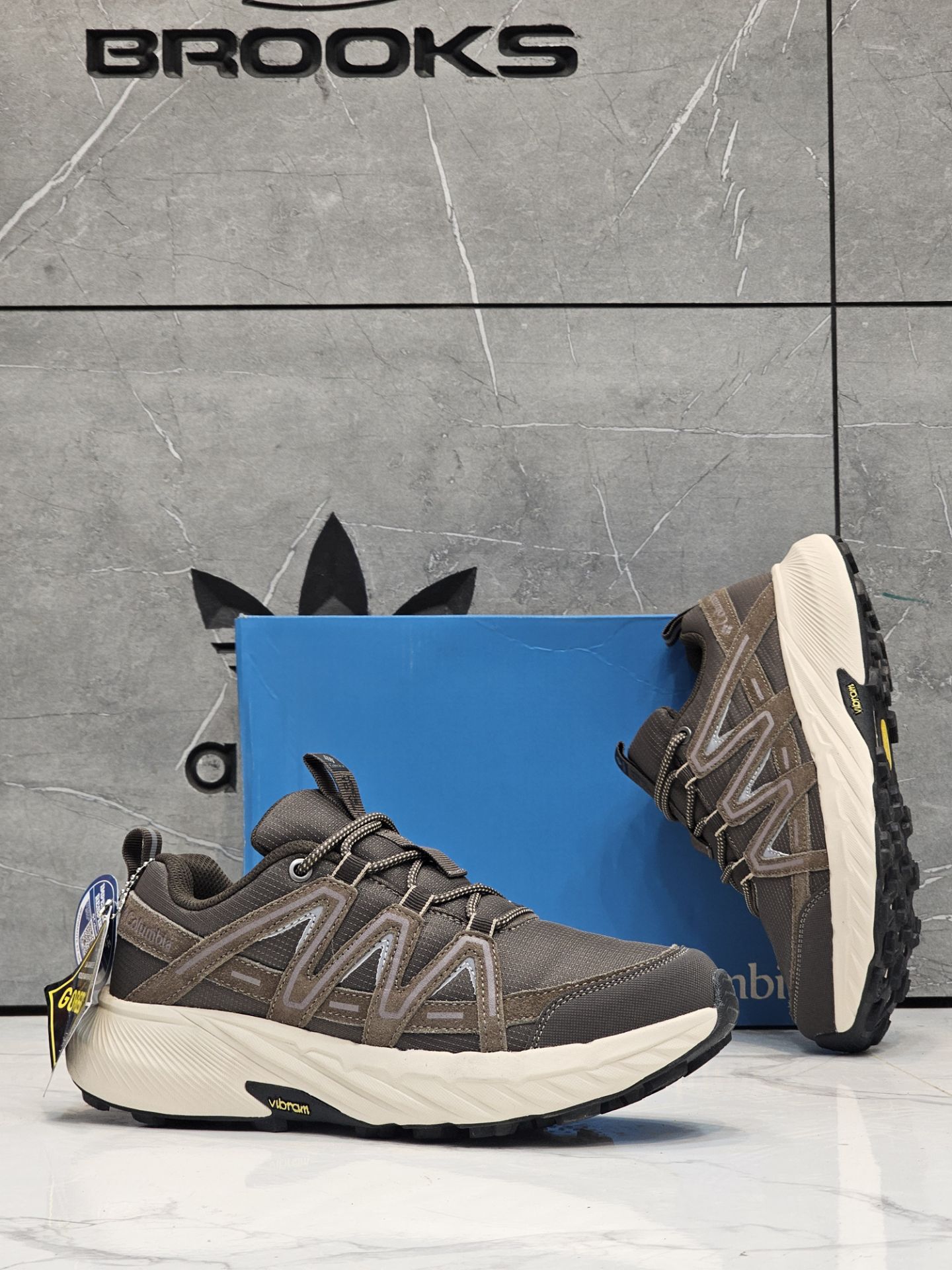 کتونی کلمبیا گورتکسColumbia GORE-TEX/ساخت ویتنام/سایز۴۰ ۴۱ ۴۲ ۴۳ ۴۴ ۴۵ زیره ویبرام/رویه چرم ضد آب و گورتکس / ضمانت اصالت کالا/کیفیت مسترکوالیتی
