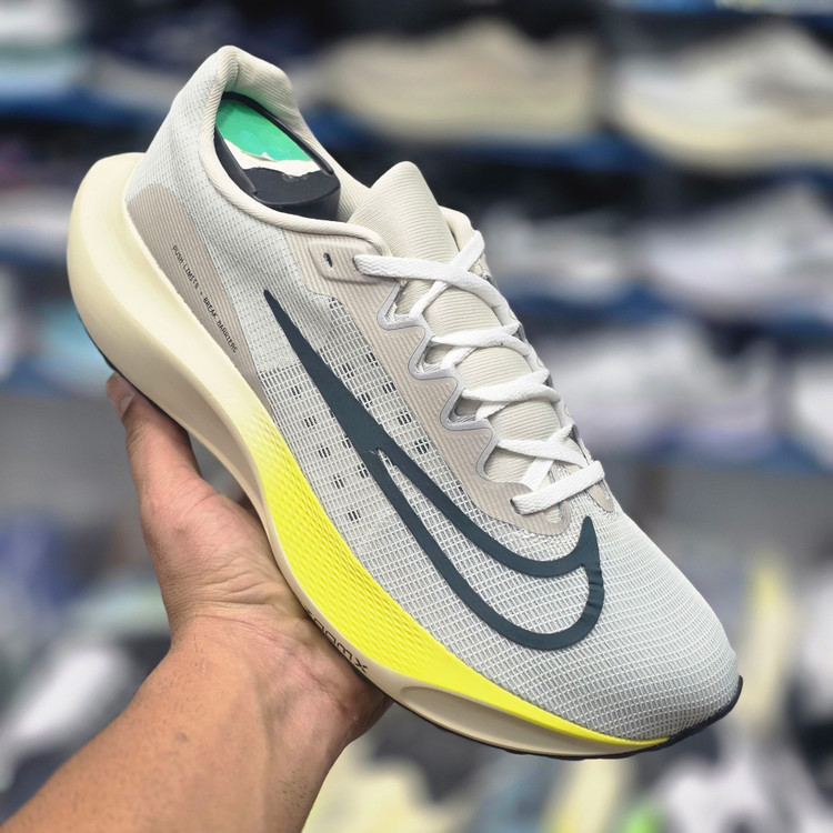 کتونی نایک زوم ایکس پیاده رویی و رانینگNike zoom x ساخت ویتنام سایز ۴۰ ۴۱ ۴۲ ۴۳ ۴۴ ۴۵ پایین ترین قیمت در ایران ضمانت اصالت کالا کیفیت مسترکوالیتی