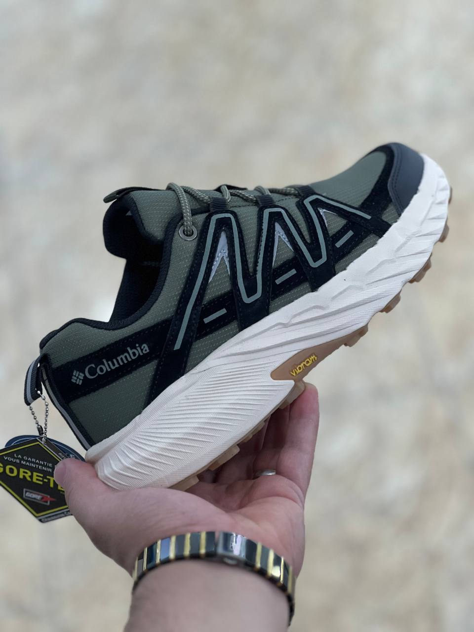 کتونی کلمبیا گورتکسColumbia GORE-TEX/ساخت ویتنام/سایز۴۰ ۴۱ ۴۲ ۴۳ ۴۴ ۴۵ زیره ویبرام/رویه چرم ضد آب و گورتکس / ضمانت اصالت کالا/کیفیت مسترکوالیتی