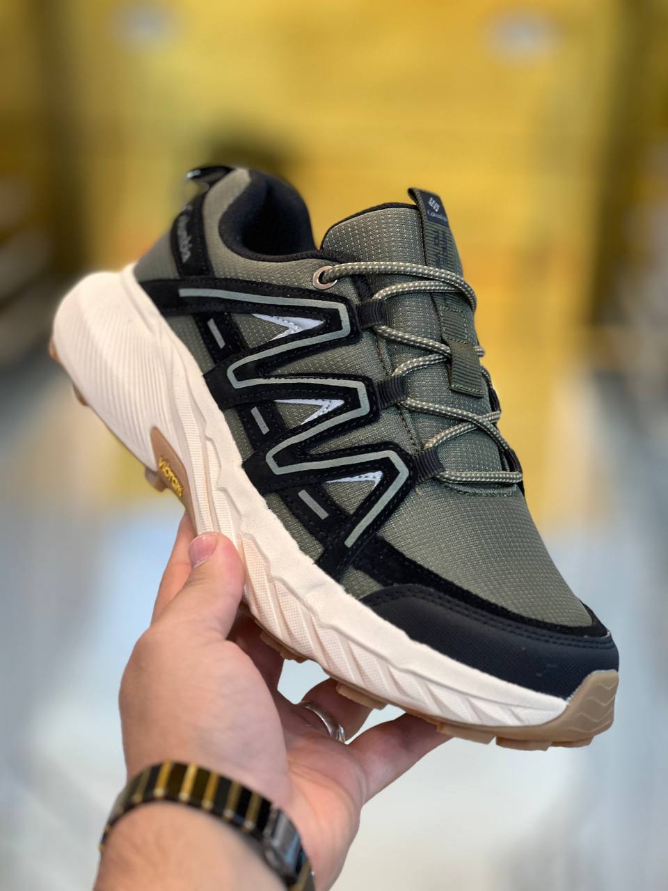 کتونی کلمبیا گورتکسColumbia GORE-TEX/ساخت ویتنام/سایز۴۰ ۴۱ ۴۲ ۴۳ ۴۴ ۴۵ زیره ویبرام/رویه چرم ضد آب و گورتکس / ضمانت اصالت کالا/کیفیت مسترکوالیتی