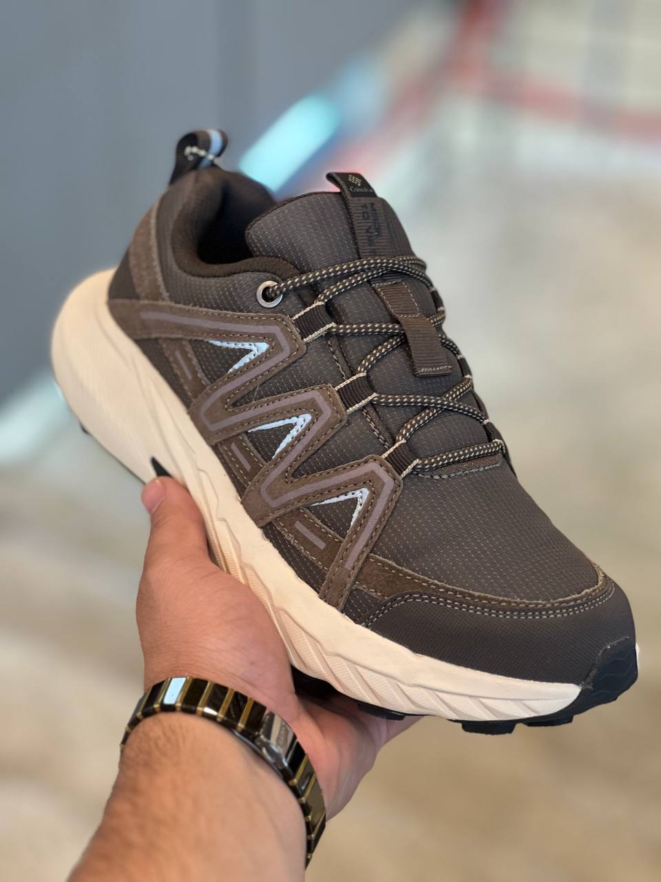 کتونی کلمبیا گورتکسColumbia GORE-TEX/ساخت ویتنام/سایز۴۰ ۴۱ ۴۲ ۴۳ ۴۴ ۴۵ زیره ویبرام/رویه چرم ضد آب و گورتکس / ضمانت اصالت کالا/کیفیت مسترکوالیتی