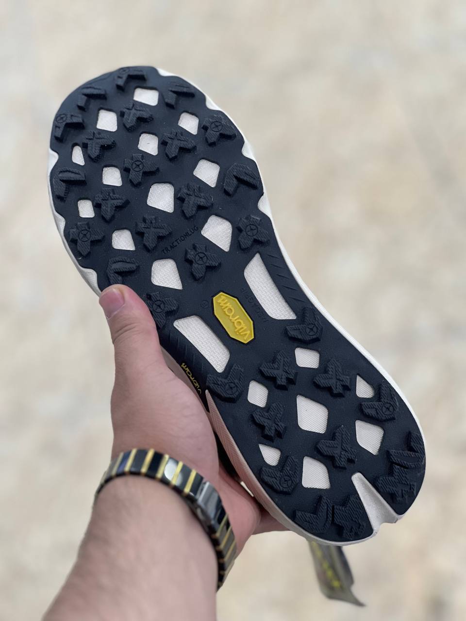 کتونی کلمبیا گورتکسColumbia GORE-TEX/ساخت ویتنام/سایز۴۰ ۴۱ ۴۲ ۴۳ ۴۴ ۴۵ زیره ویبرام/رویه چرم ضد آب و گورتکس / ضمانت اصالت کالا/کیفیت مسترکوالیتی