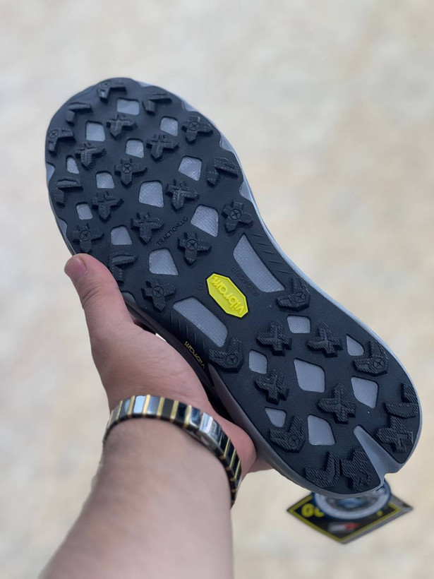 کتونی کلمبیا گورتکسColumbia GORE-TEX/ساخت ویتنام/سایز۴۰ ۴۱ ۴۲ ۴۳ ۴۴ ۴۵ زیره ویبرام/رویه چرم ضد آب و گورتکس / ضمانت اصالت کالا/کیفیت مسترکوالیتی