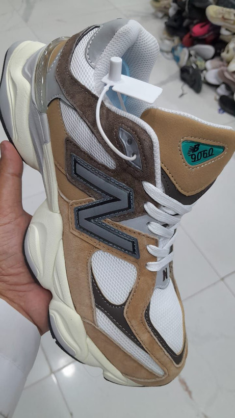 کتونی مسترکوالیتی نیوبالانس ۹۰۶۰/ Newbalance 9060/ ساخت ویتنام/ سایز ۴۰ ۴۱ ۴۲ ۴۳ ۴۴ ۴۵ فروش تک و عمده ضمانت کیفیت کالا