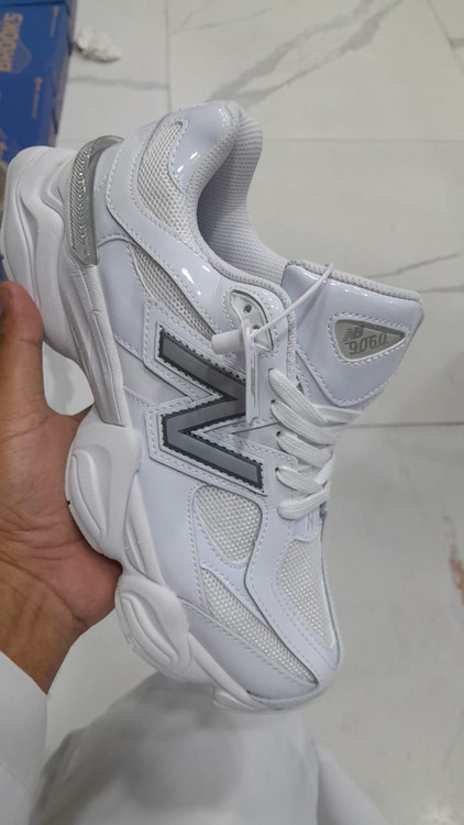 کتونی مسترکوالیتی نیوبالانس ۹۰۶۰/ Newbalance 9060/ ساخت ویتنام/ سایز ۴۰ ۴۱ ۴۲ ۴۳ ۴۴ ۴۵ فروش تک و عمده ضمانت کیفیت کالا
