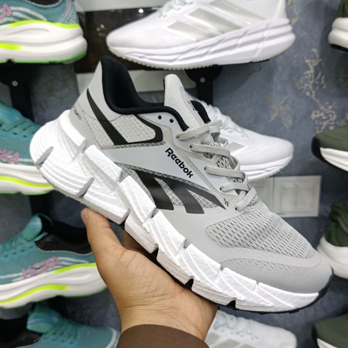 کتونی ویتنامی ریبوک پیاده رویی و روزمره Reebok ساخت ویتنام وارداتی سایز ۴۰ ۴۱ ۴۲ ۴۳ ۴۴ ۴۵فروش تکی و عمده ضمانت کیفیت کالا