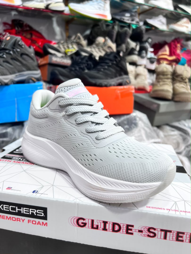 کتونی ویتنامی اسکیچرزمکس کوشن skechers max cushioning کیفیت مسترکوالیتیA /ساخت ویتنام/سایز بندی 37_۳۸_۳۹_۴۰/ضمانت اصالت کالا/فروش تکی و عمده