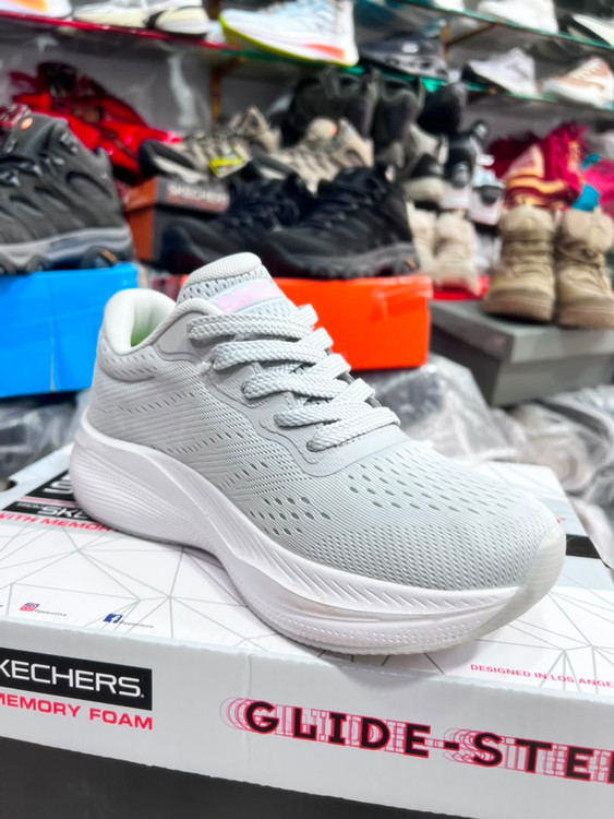کتونی ویتنامی اسکیچرزمکس کوشن skechers max cushioning کیفیت مسترکوالیتیA /ساخت ویتنام/سایز بندی 37_۳۸_۳۹_۴۰/ضمانت اصالت کالا/فروش تکی و عمده