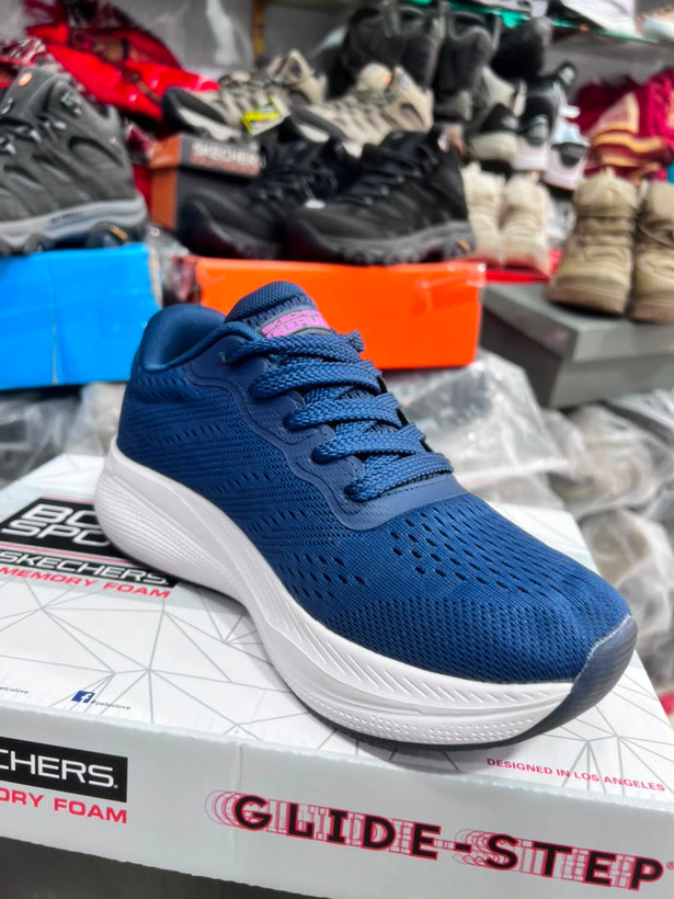 کتونی ویتنامی اسکیچرزمکس کوشن skechers max cushioning کیفیت مسترکوالیتیA /ساخت ویتنام/سایز بندی 37_۳۸_۳۹_۴۰/ضمانت اصالت کالا/فروش تکی و عمده