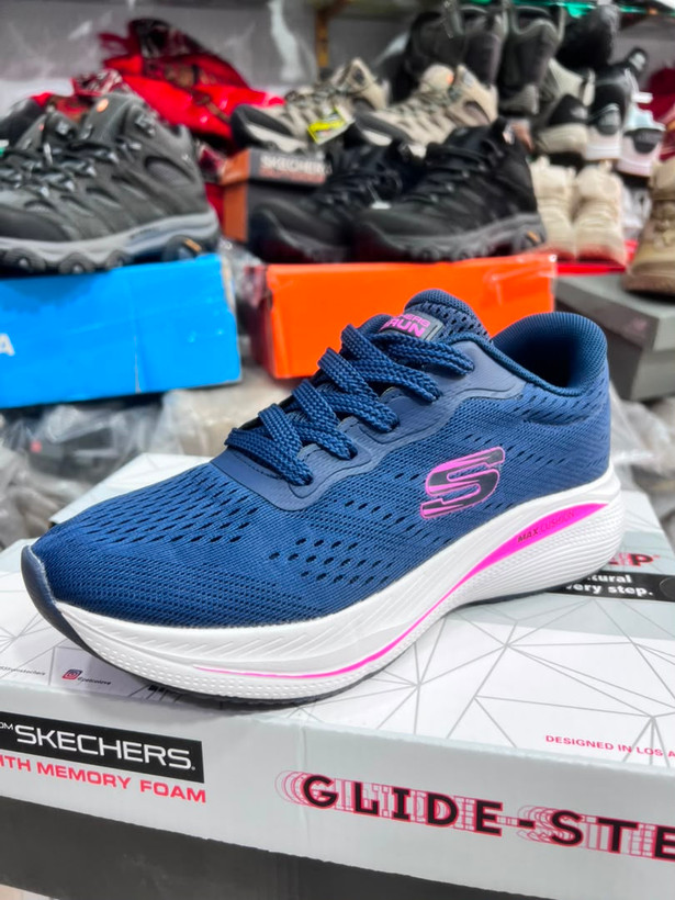 کتونی ویتنامی اسکیچرزمکس کوشن skechers max cushioning کیفیت مسترکوالیتیA /ساخت ویتنام/سایز بندی 37_۳۸_۳۹_۴۰/ضمانت اصالت کالا/فروش تکی و عمده