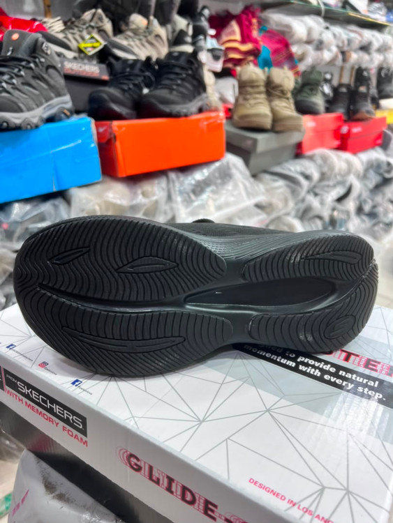 کتونی ویتنامی اسکیچرزمکس کوشن skechers max cushioning کیفیت مسترکوالیتیA /ساخت ویتنام/سایز بندی 37_۳۸_۳۹_۴۰/ضمانت اصالت کالا/فروش تکی و عمده
