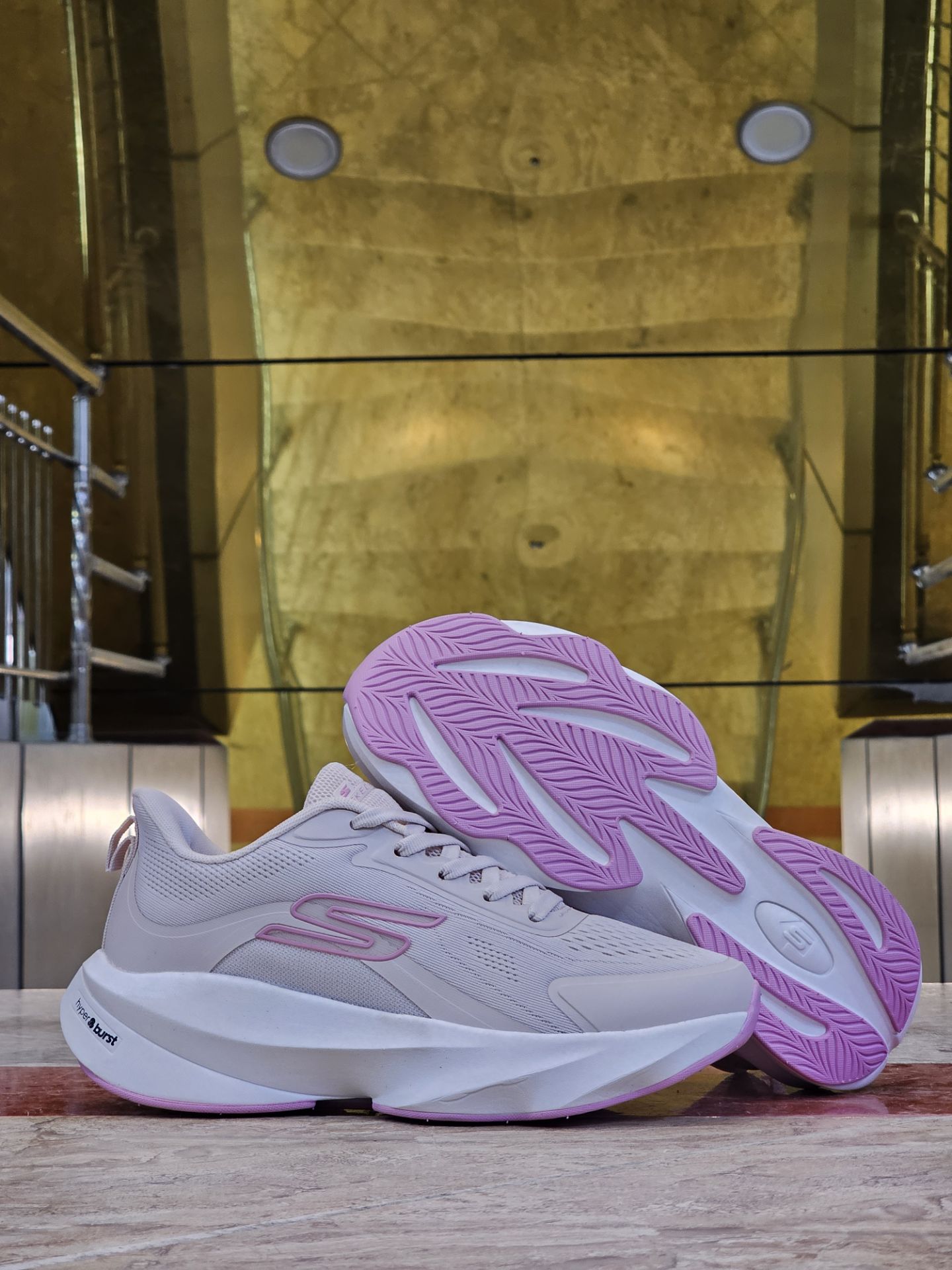 کتونی اسکیچرزهایپربرست رانینگ و پیاده رویی/Skechers Hyper Burst /ساخت ویتنام/سایز ۳۷ ۳۸ ۳۹ ۴۰/فروش تکی و عمده/ضمانت کیفیت کالا