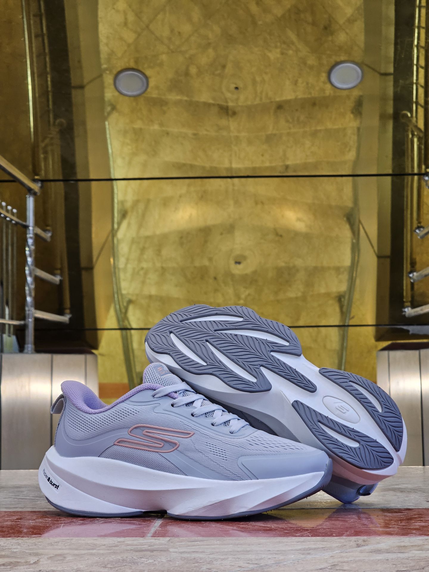 کتونی اسکیچرزهایپربرست رانینگ و پیاده رویی/Skechers Hyper Burst /ساخت ویتنام/سایز ۳۷ ۳۸ ۳۹ ۴۰/فروش تکی و عمده/ضمانت کیفیت کالا