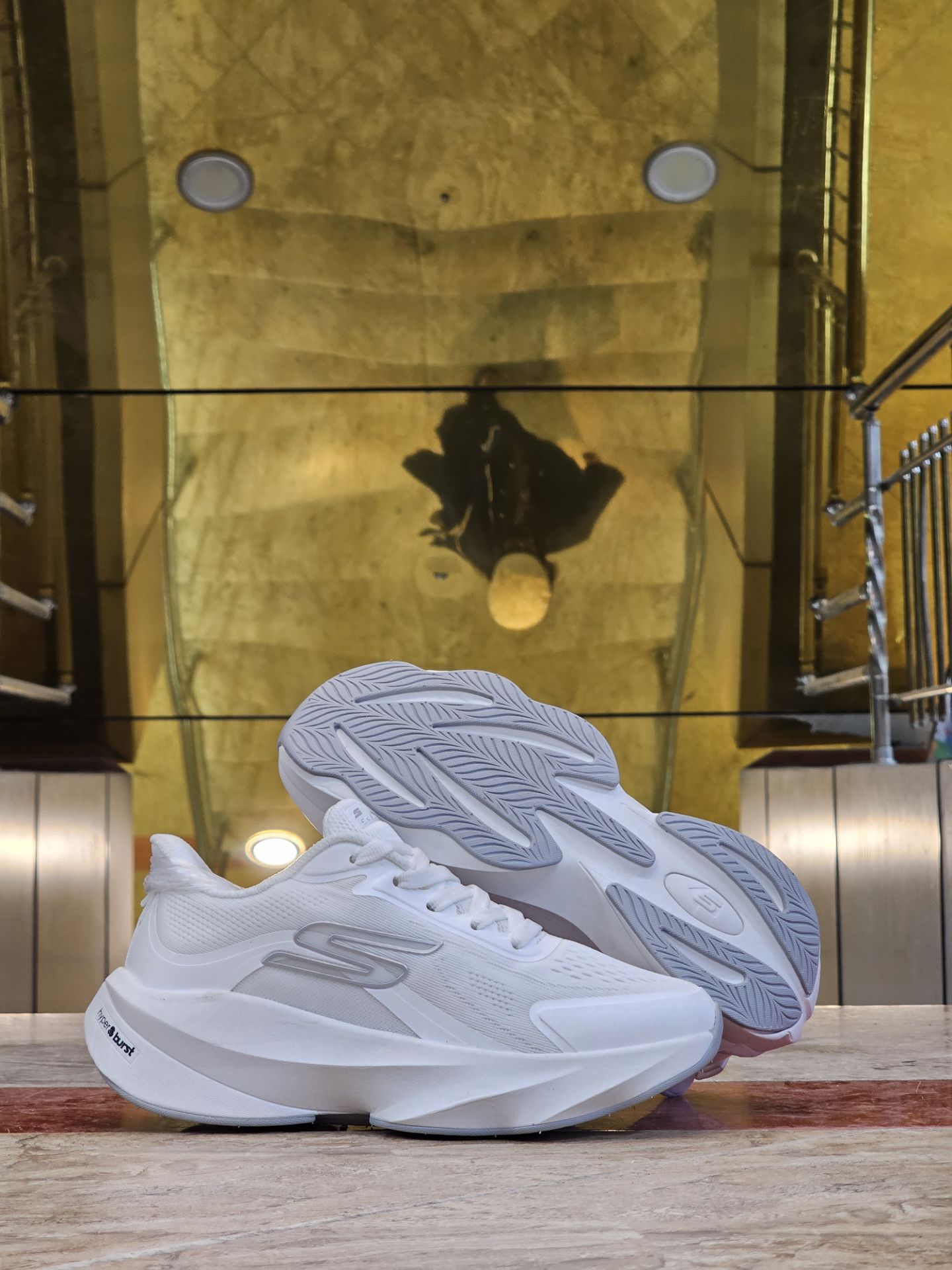 کتونی اسکیچرزهایپربرست رانینگ و پیاده رویی/Skechers Hyper Burst /ساخت ویتنام/سایز ۳۷ ۳۸ ۳۹ ۴۰/فروش تکی و عمده/ضمانت کیفیت کالا