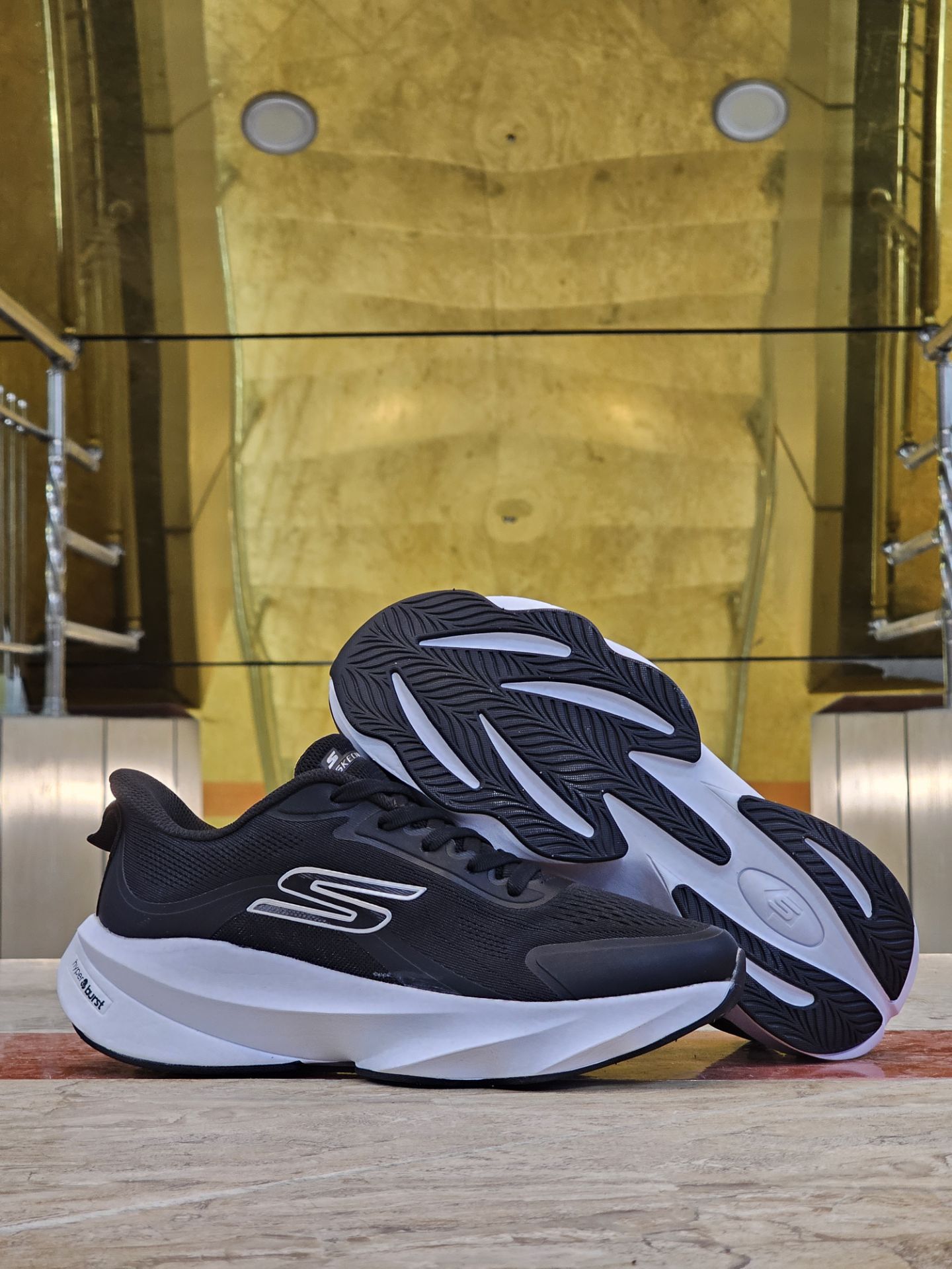 کتونی اسکیچرزهایپربرست رانینگ و پیاده رویی/Skechers Hyper Burst /ساخت ویتنام/سایز ۳۷ ۳۸ ۳۹ ۴۰/فروش تکی و عمده/ضمانت کیفیت کالا