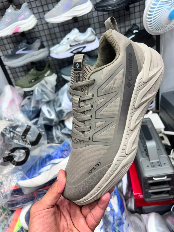 کتونی ویتنامی کلمبیا گورتکسColumbia GORE-TEX/ساخت ویتنام/سایز۴۰ ۴۱ ۴۲ ۴۳ ۴۴ ۴۵ زیره ویبرام/رویه چرم ضد آب و گورتکس / ضمانت اصالت کالا/کیفیت مسترکوالیتی