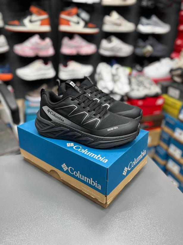 کتونی ویتنامی کلمبیا گورتکسColumbia GORE-TEX/ساخت ویتنام/سایز۴۰ ۴۱ ۴۲ ۴۳ ۴۴ ۴۵ زیره ویبرام/رویه چرم ضد آب و گورتکس / ضمانت اصالت کالا/کیفیت مسترکوالیتی