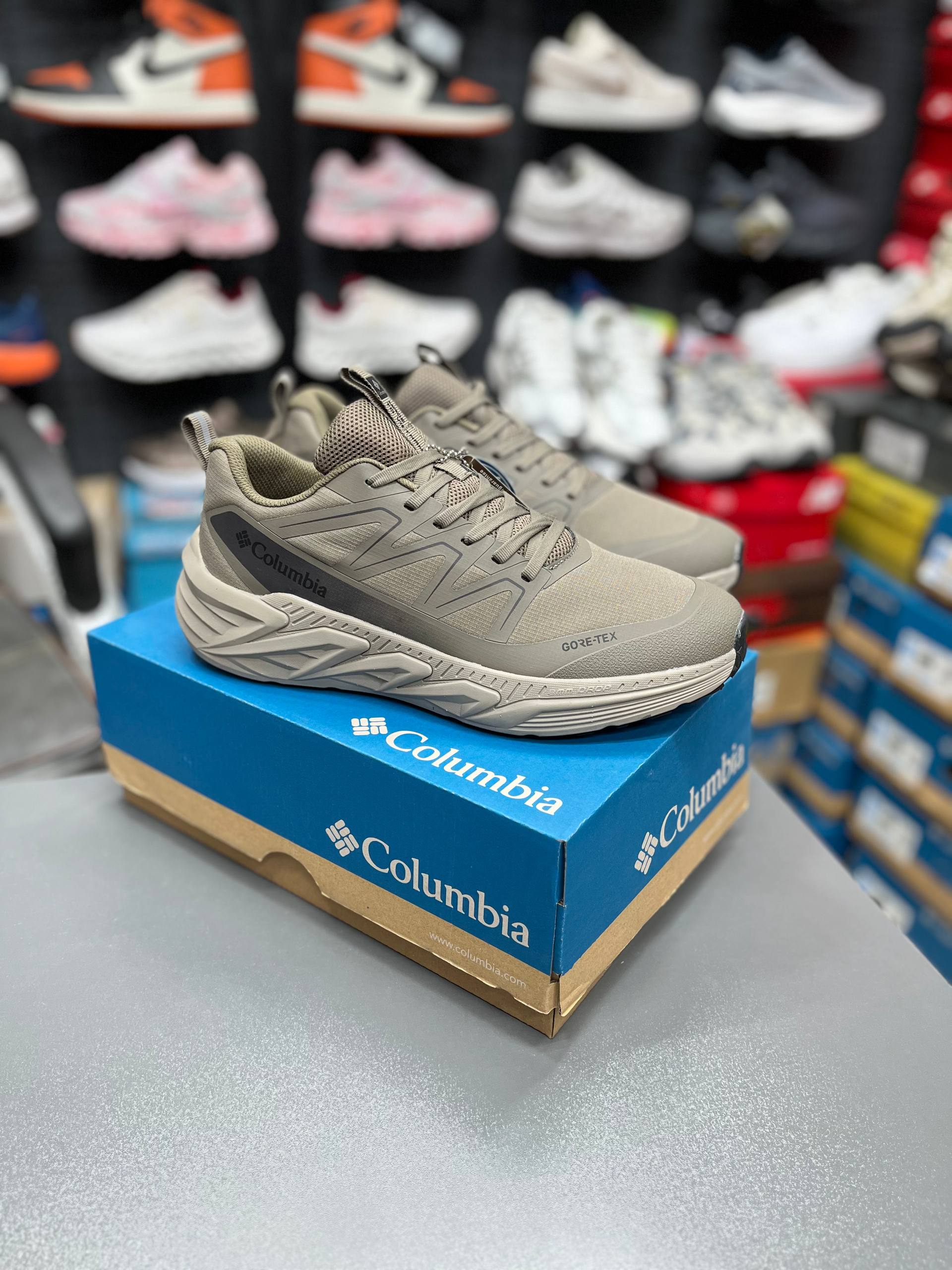 کتونی ویتنامی کلمبیا گورتکسColumbia GORE-TEX/ساخت ویتنام/سایز۴۰ ۴۱ ۴۲ ۴۳ ۴۴ ۴۵ زیره ویبرام/رویه چرم ضد آب و گورتکس / ضمانت اصالت کالا/کیفیت مسترکوالیتی